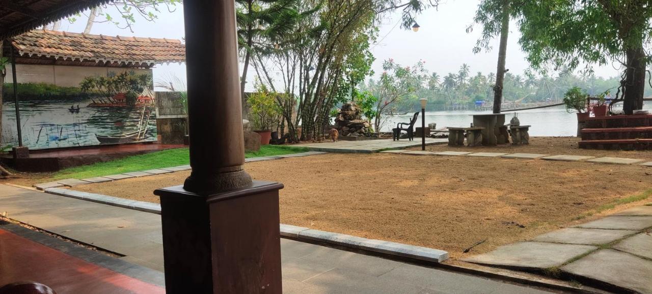 Ambadi'S Villa -Lake View Resort Pallipuram Exterior photo